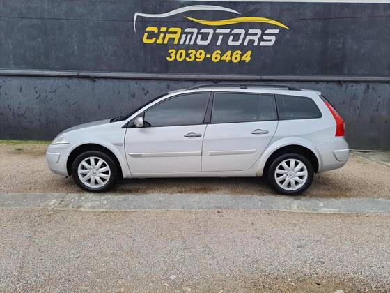 RENAULT MEGANE 1.6 DYNAMIQUE GRAND TOUR 16V FLEX 4P MANUAL RENAULT MEGANE 1.6 DYNAMIQUE GRAND TOUR 16V FLEX 4P MANUAL